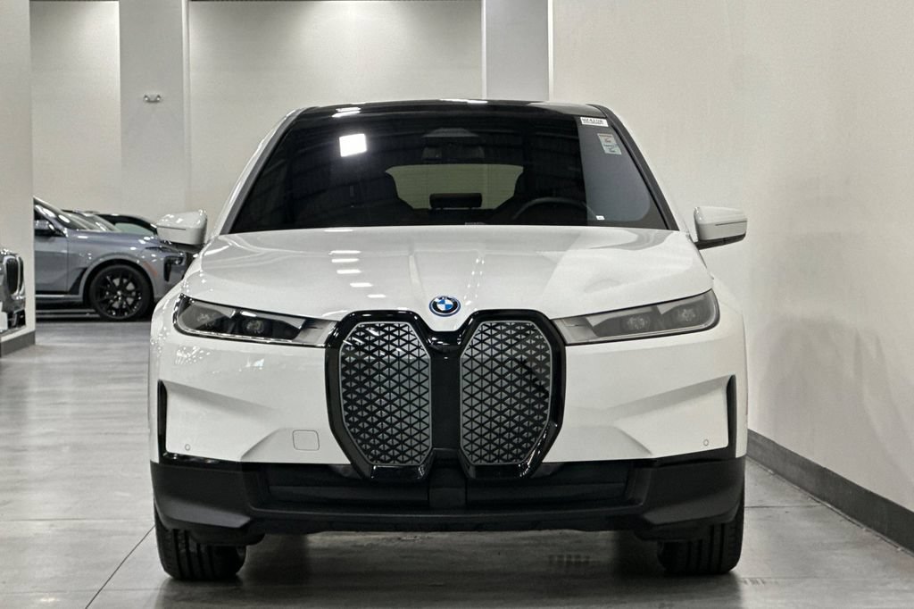 Used 2023 BMW iX xDrive50 w/ Convenience Package AWD/4WD image 9