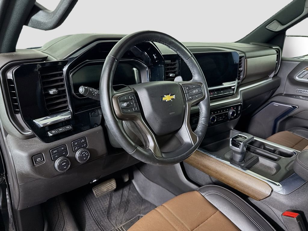Used 2024 Chevrolet Silverado 1500 High Country w/ Technology Package AWD/4WD image 9