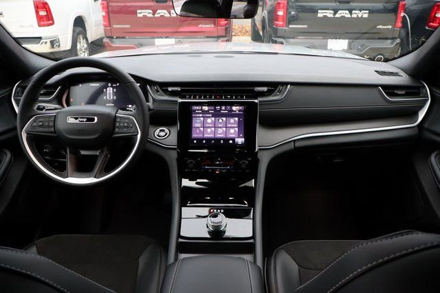 New 2025 Jeep Grand Cherokee Altitude image 37