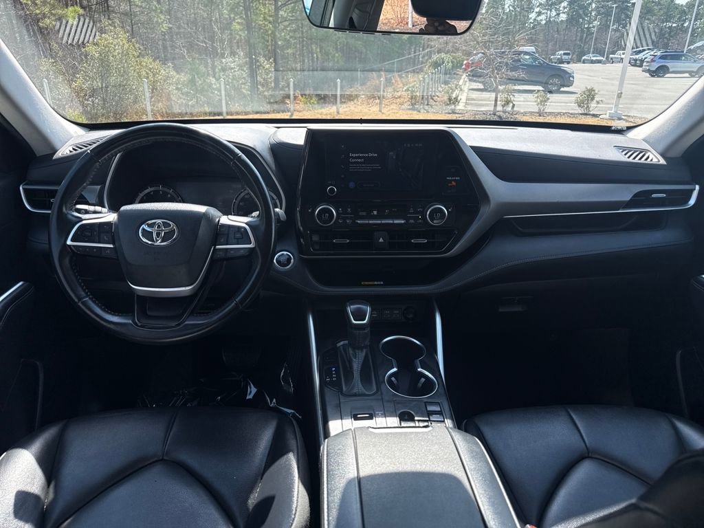 Used 2023 Toyota Highlander XLE image 16