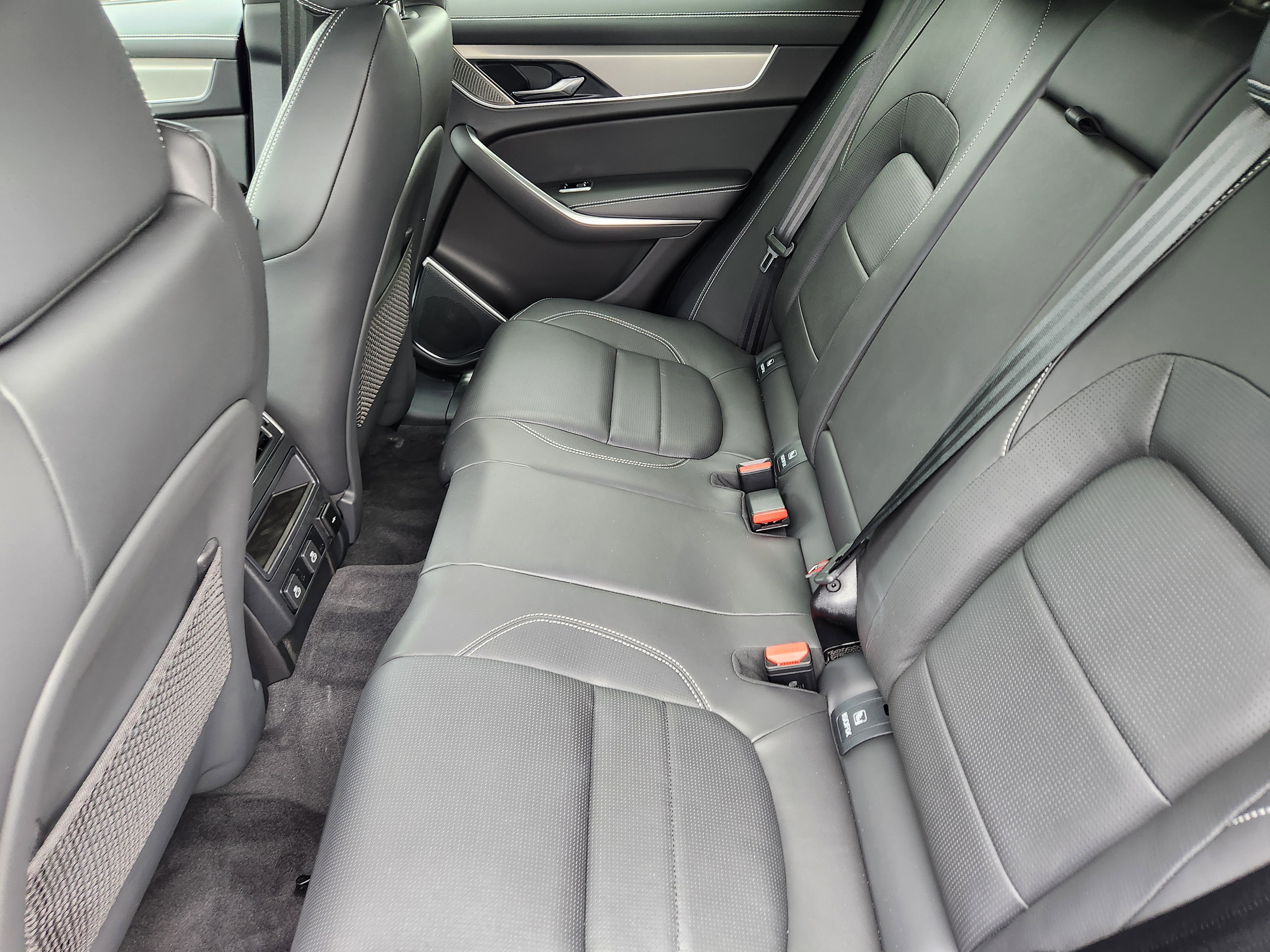 New 2026 Jaguar F-PACE R-Dynamic S image 18