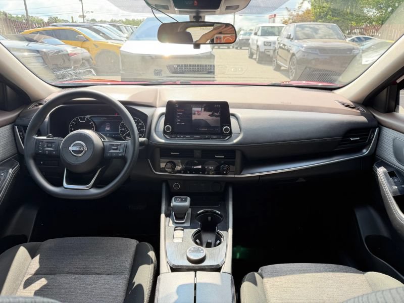 Used 2023 Nissan Rogue SV AWD/4WD image 18