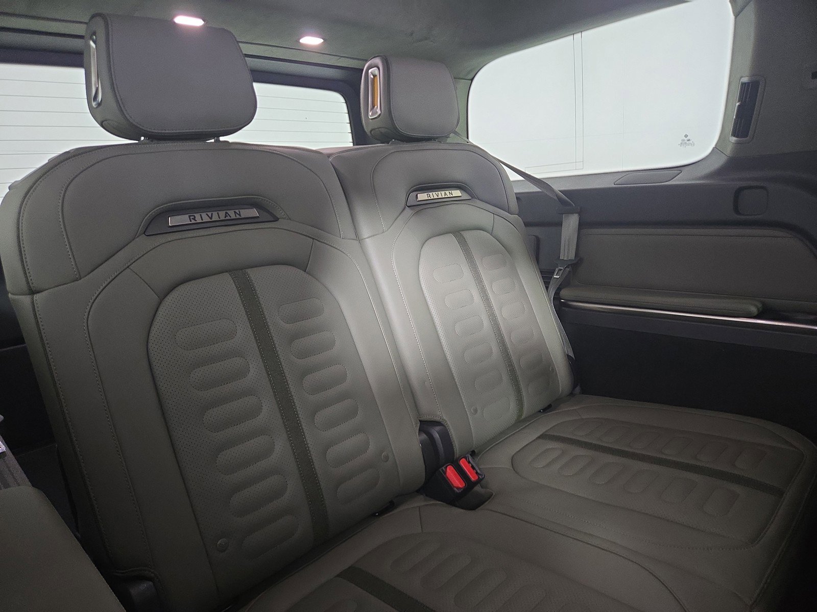 Used 2024 Rivian R1S Adventure image 25