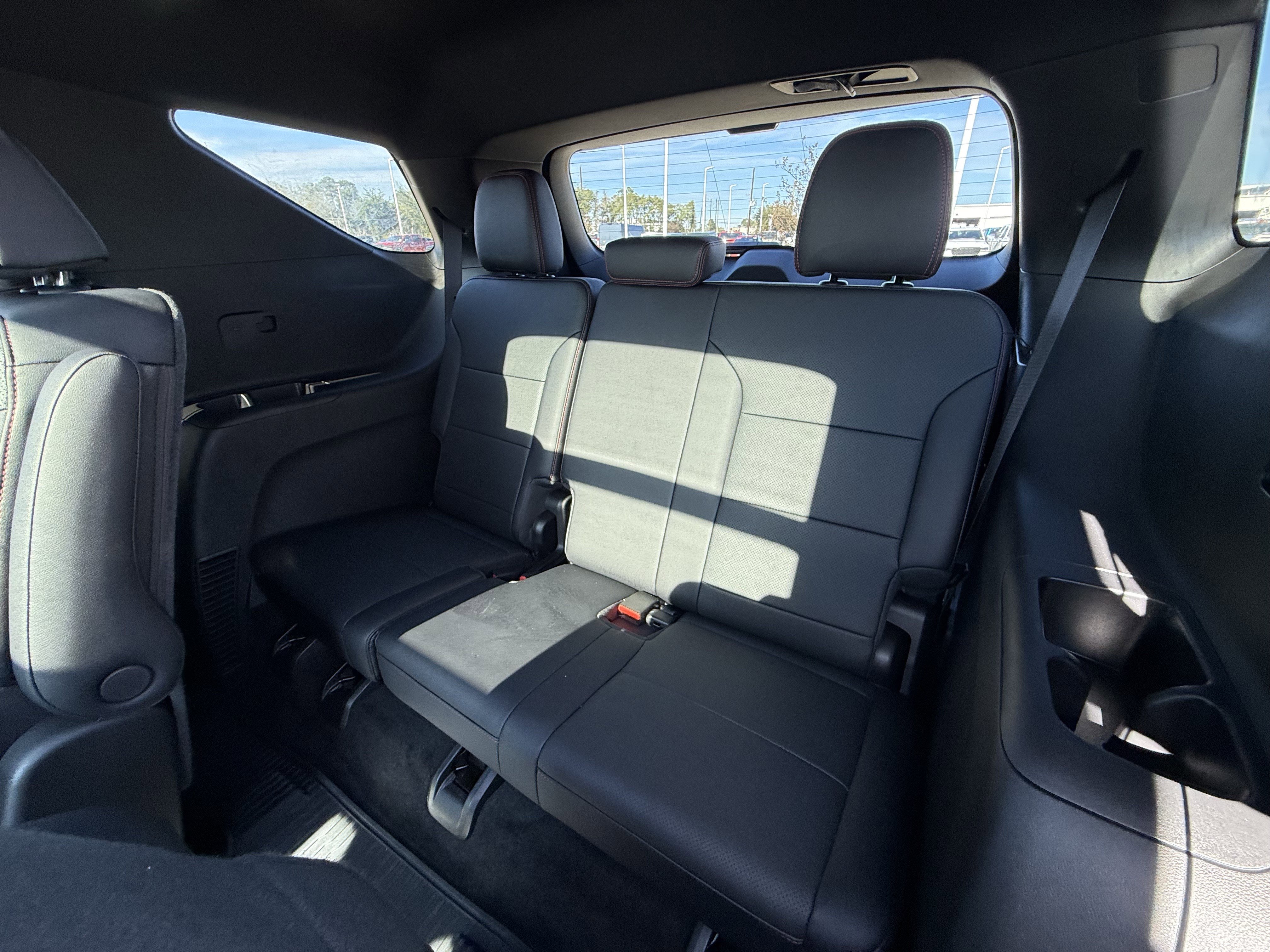 Used 2025 Chevrolet Traverse Z71 w/ Enhanced Driving Package image 31