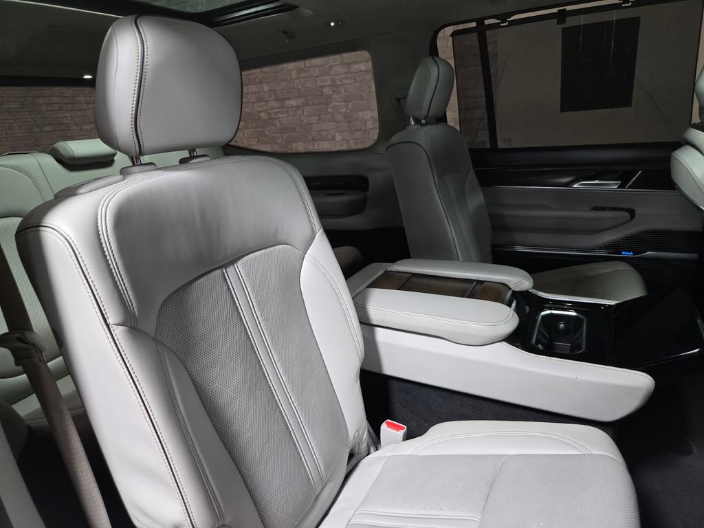 Used 2022 Jeep Grand Wagoneer Series II w/ Premium Group II AWD/4WD image 56