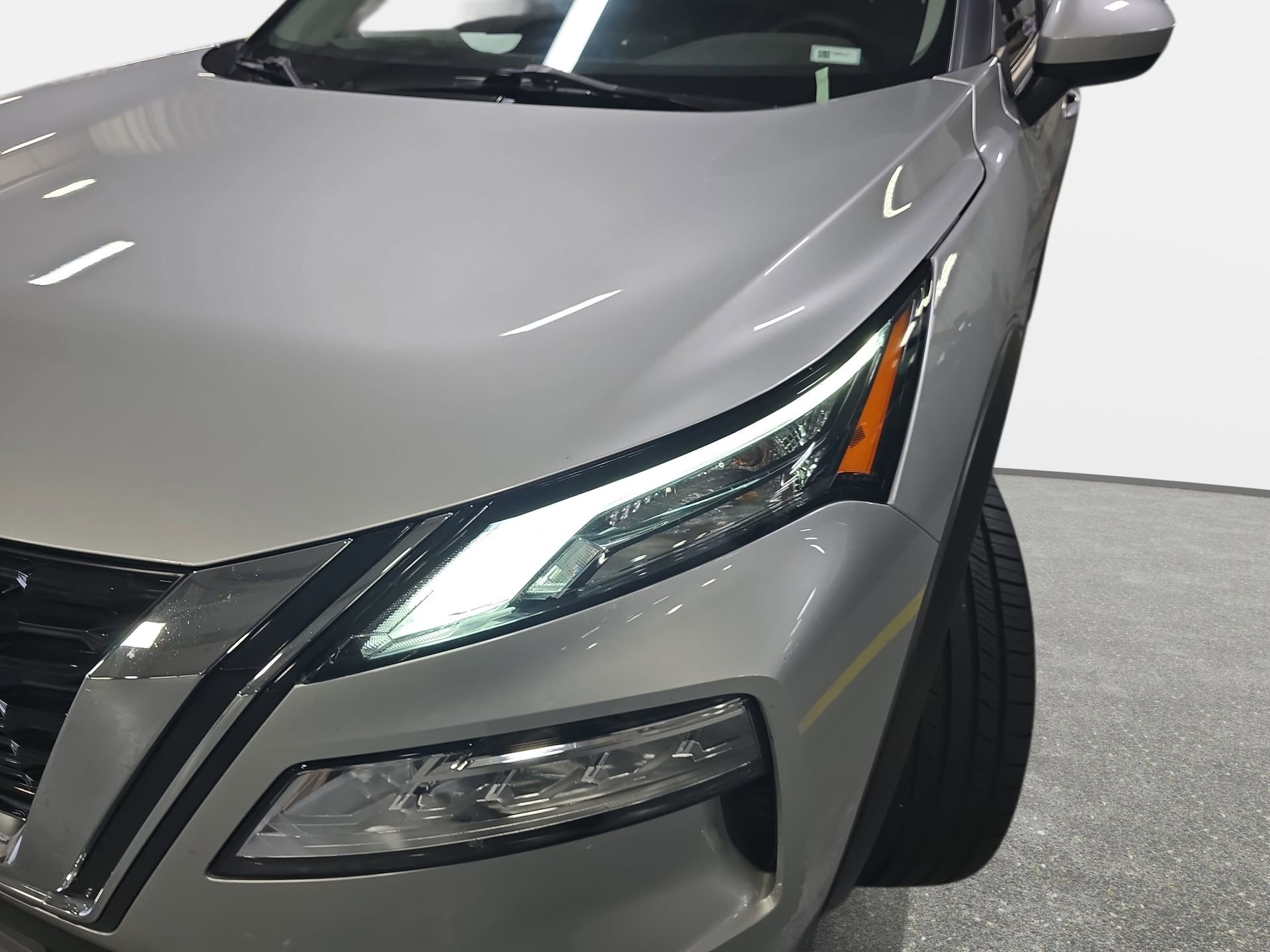 Certified 2023 Nissan Rogue SV FWD image 30