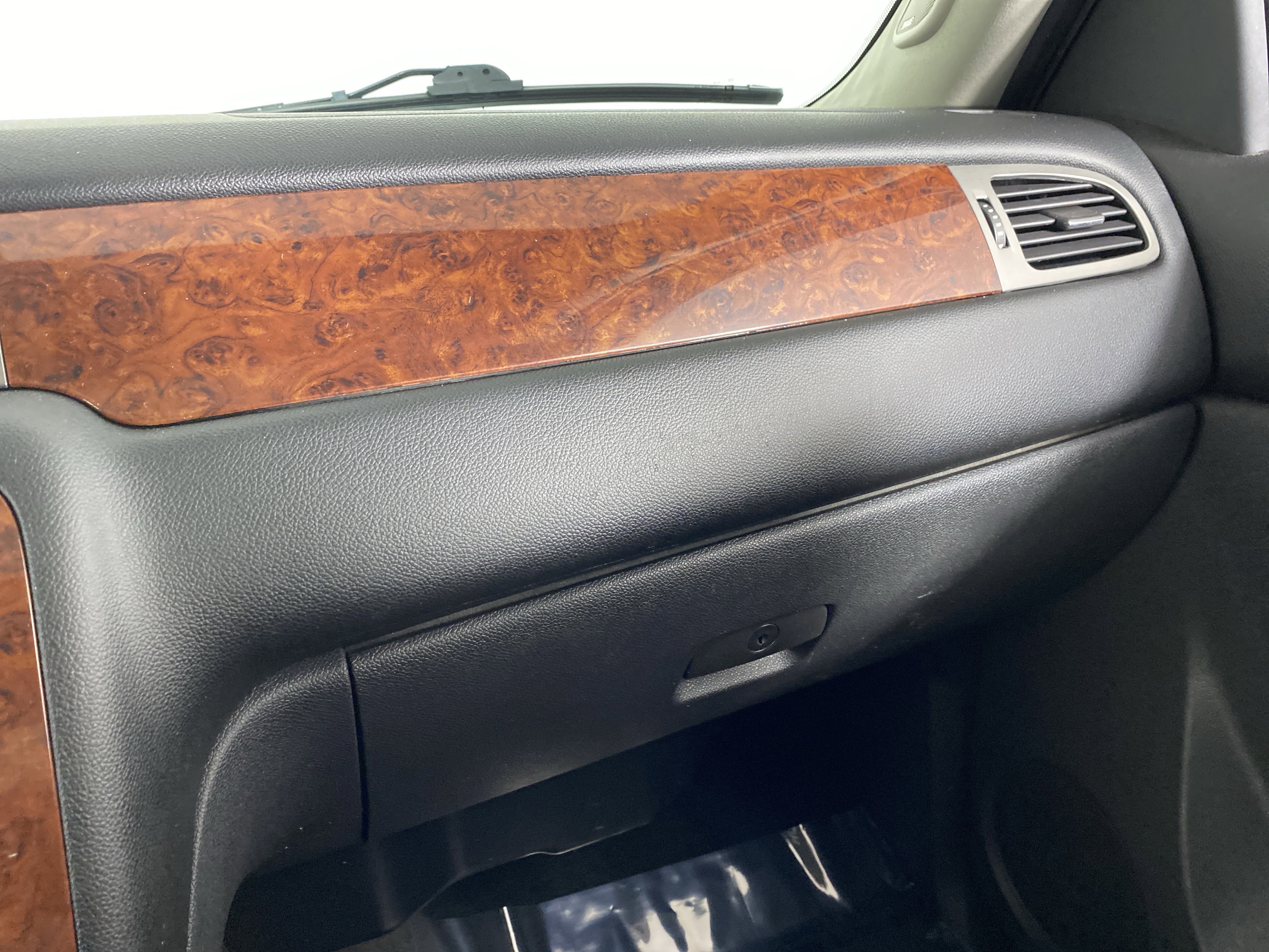 Used 2013 Chevrolet Tahoe LT w/ Luxury Package AWD/4WD image 28