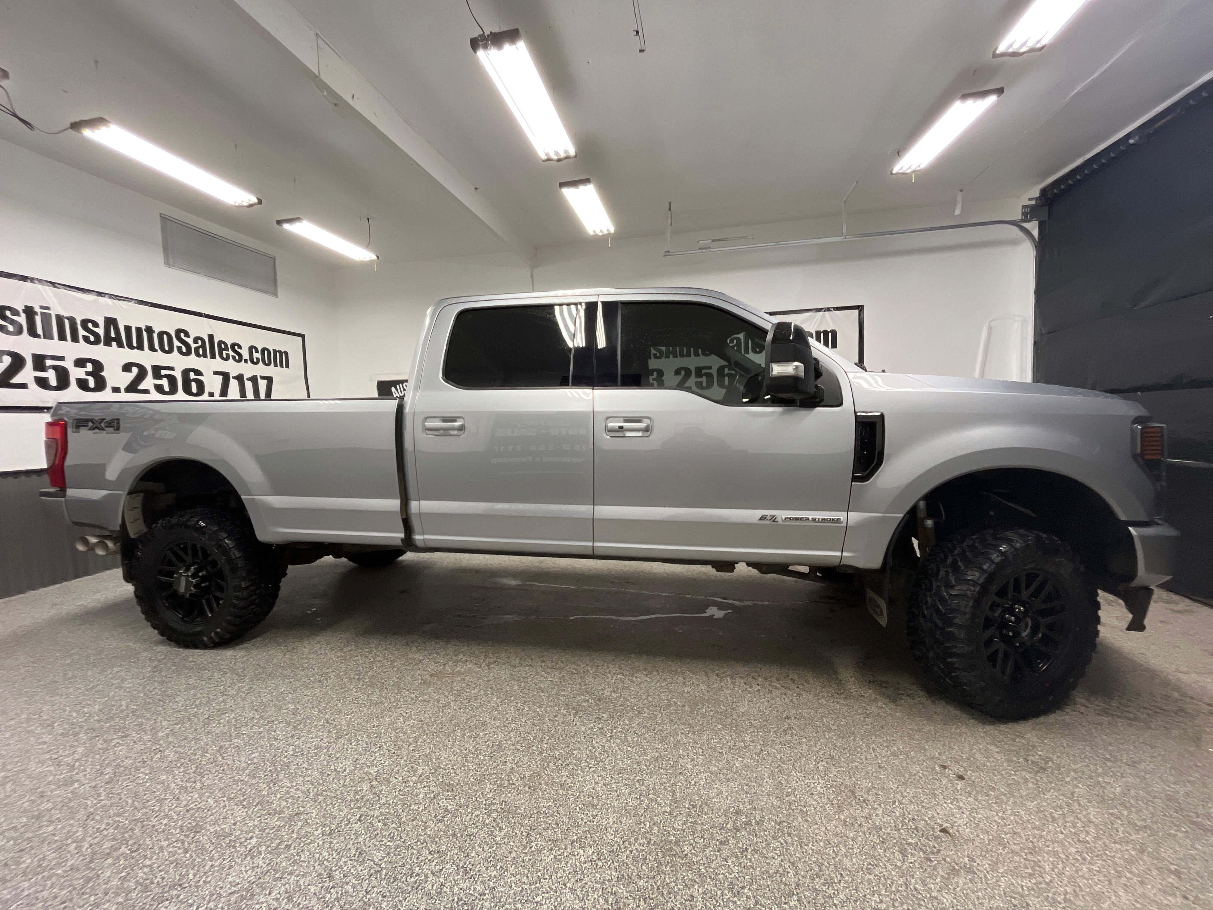 Used 2022 Ford F250 Lariat w/ Black Appearance Package image 2