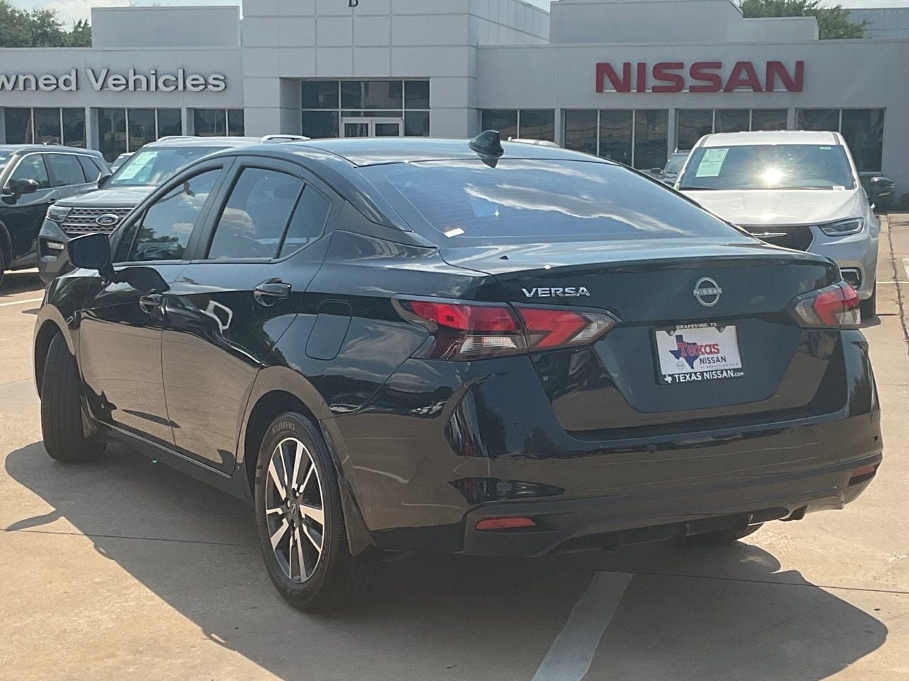Used 2025 Nissan Versa SV w/ Trunk Package FWD image 6