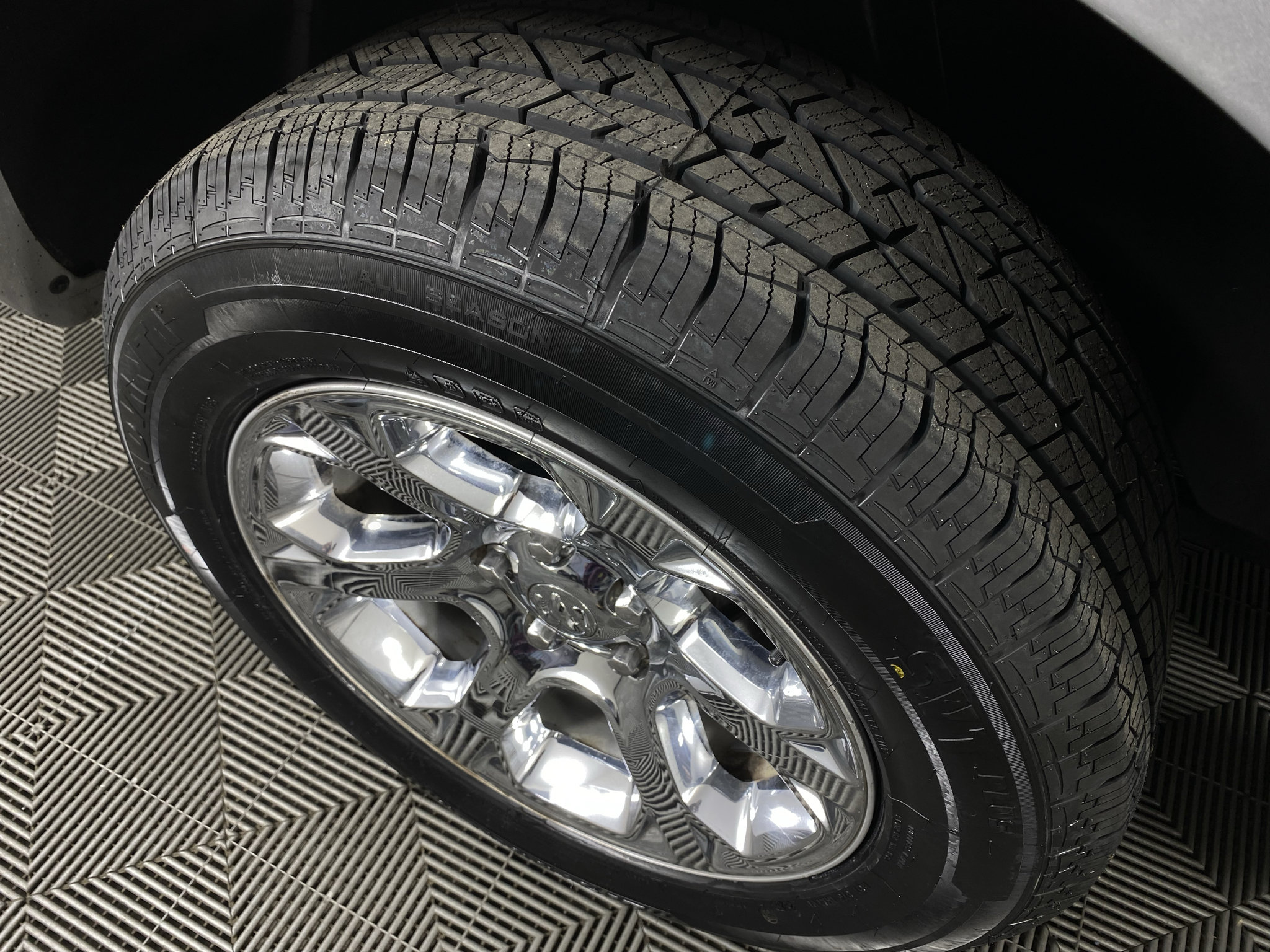 Used 2018 RAM 1500 Laramie w/ Convenience Group AWD/4WD image 16