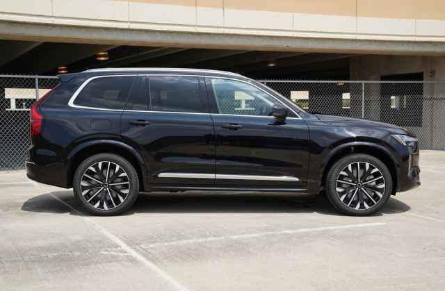 New 2026 Volvo XC90 B6 Plus w/ Protection Package image 3