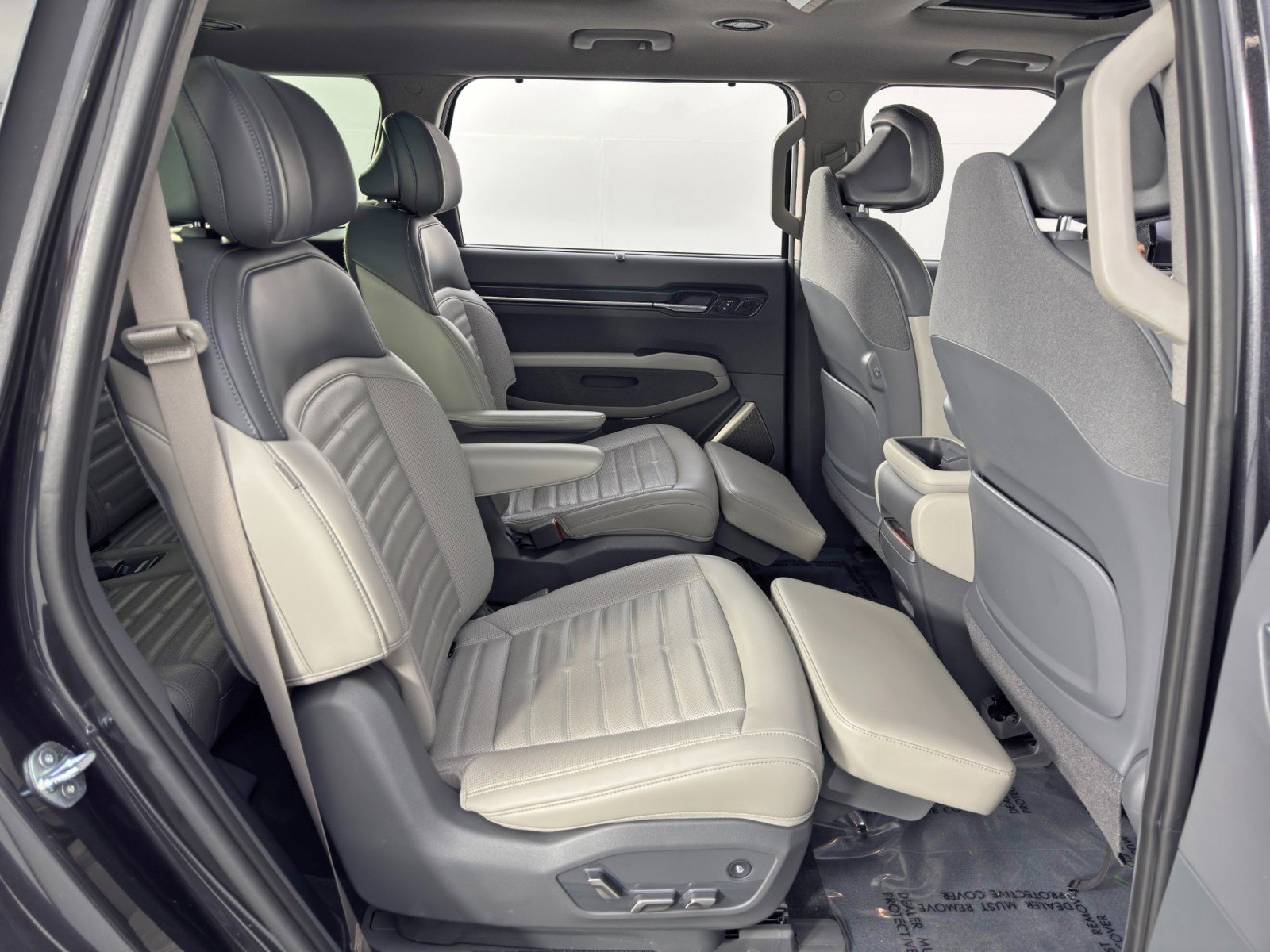 Used 2024 Kia EV9 Land image 45