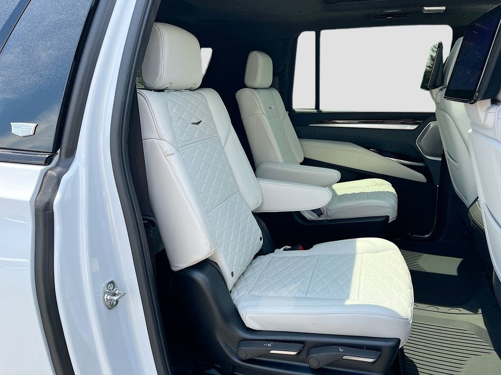 New 2026 Cadillac Escalade ESV Platinum Sport w/ LPO, ONYX Package AWD/4WD image 35