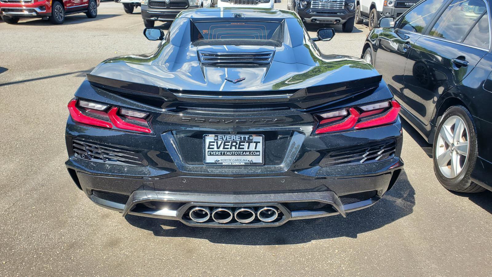 Used 2025 Chevrolet Corvette Z06 RWD image 8