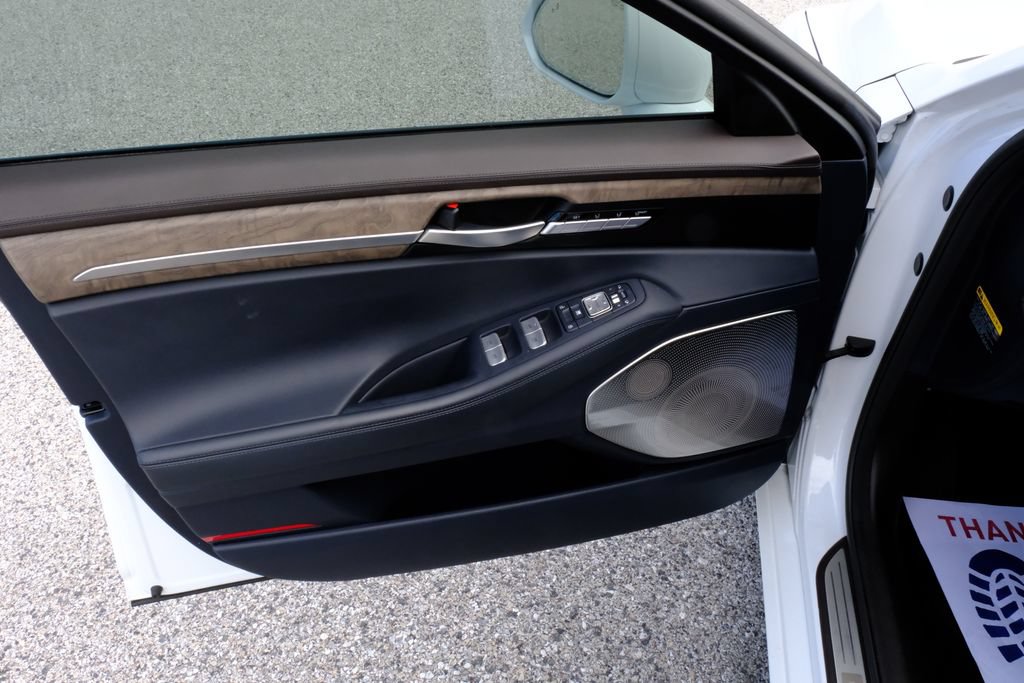 Used 2021 Genesis G90 3.3T Premium RWD image 10