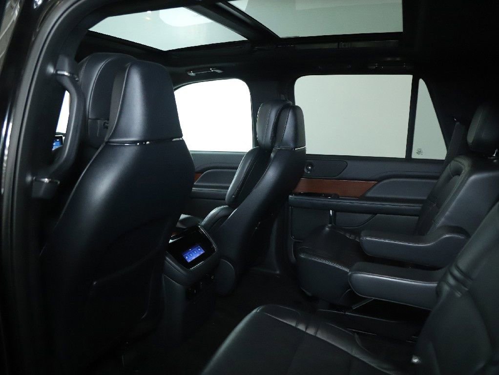 Used 2022 Lincoln Navigator Reserve image 16