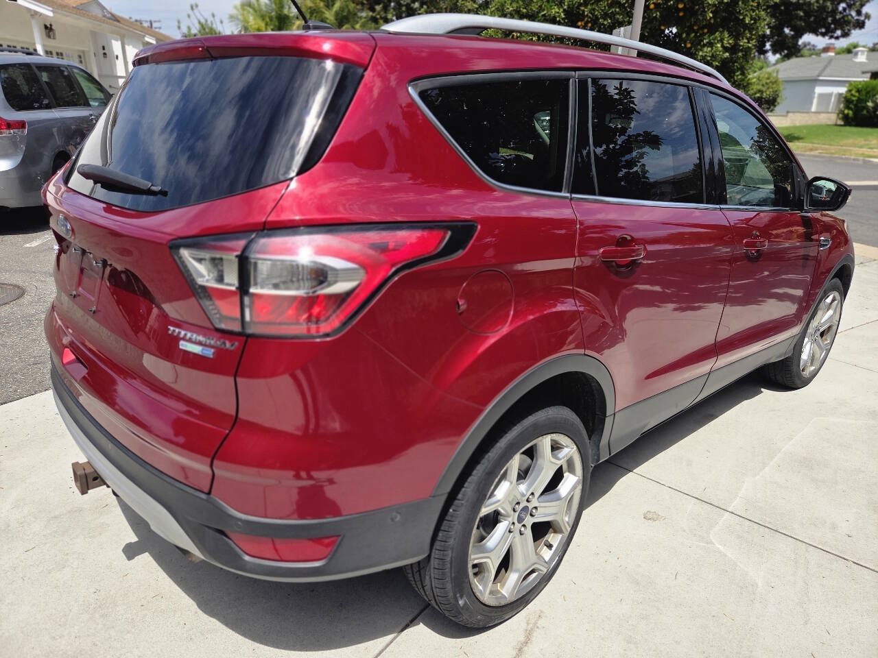Used 2017 Ford Escape Titanium w/ Equipment Group 301A AWD/4WD image 19