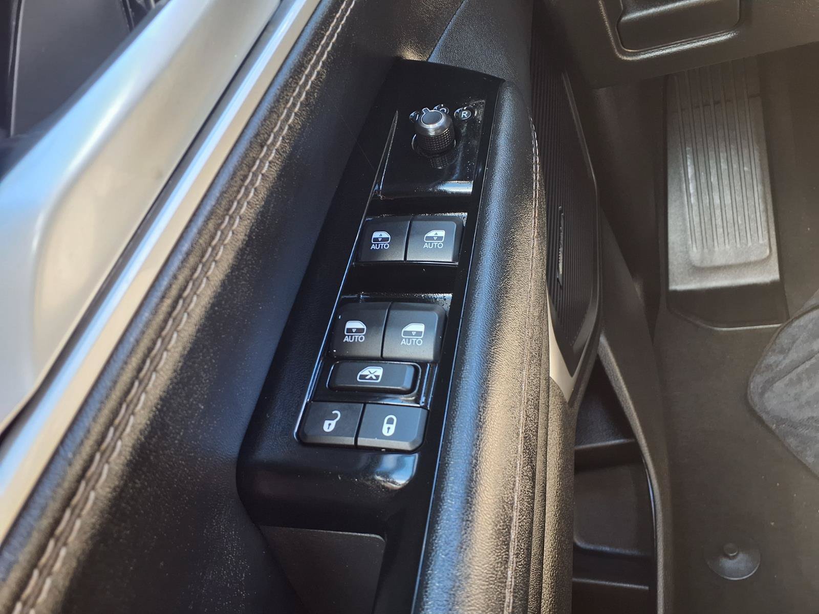 Used 2024 Jeep Wagoneer L Series II w/ Flexible Seating Group RWD image 12