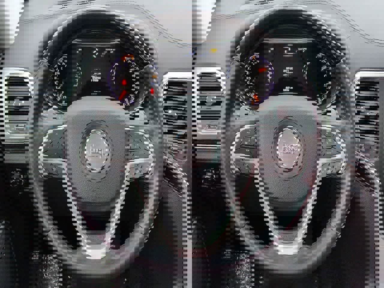 Used 2018 Jeep Grand Cherokee Summit image 24