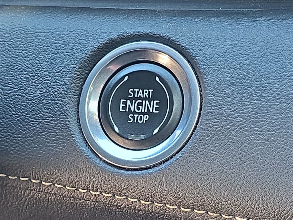 Certified 2023 Cadillac Escalade Premium Luxury image 17