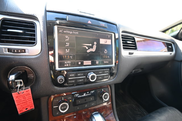 Used 2013 Volkswagen Touareg TDI AWD/4WD image 10