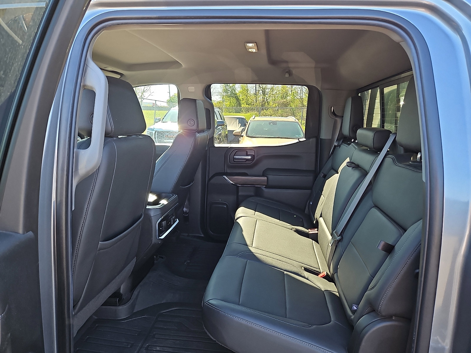 Used 2022 GMC Sierra 1500 SLT w/ SLT Premium Plus Package AWD/4WD image 10