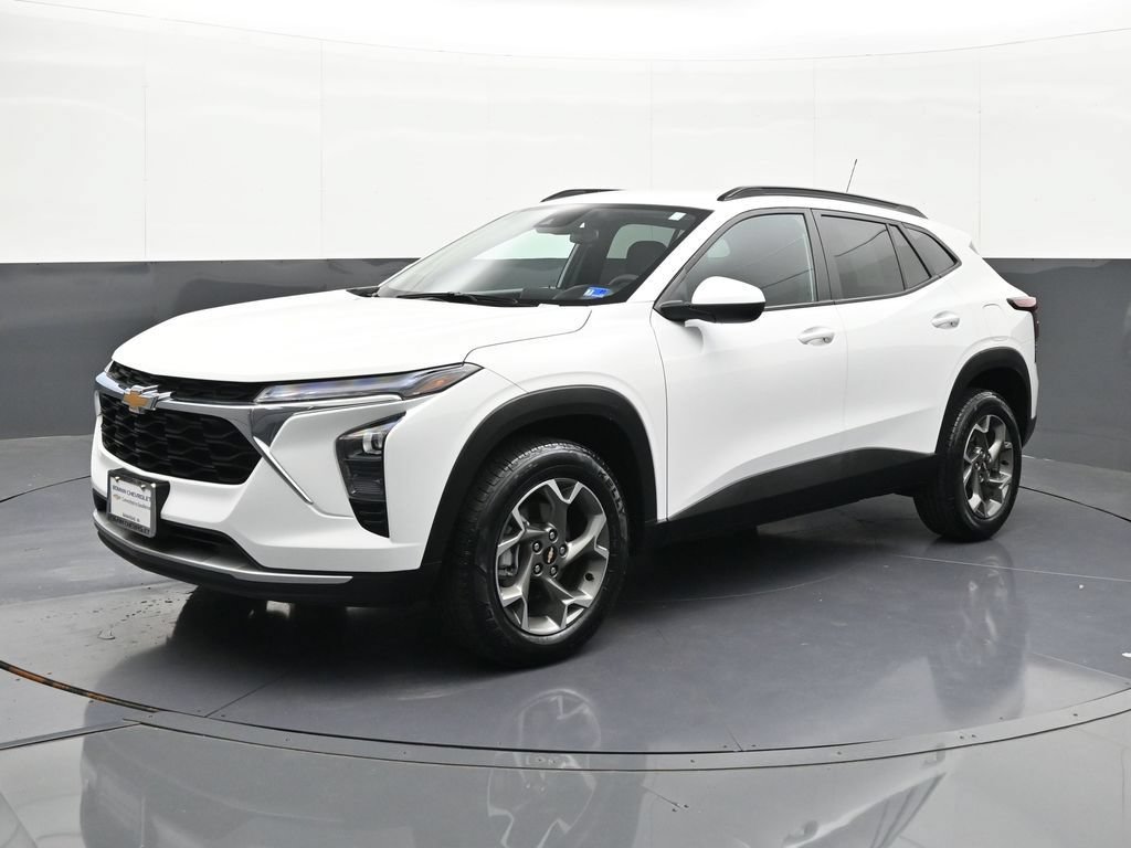 Certified 2025 Chevrolet Trax LT FWD image 1