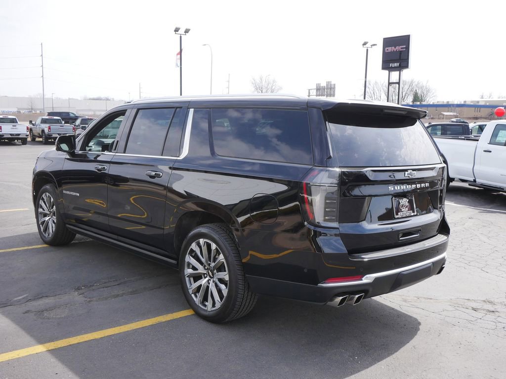 Used 2025 Chevrolet Suburban High Country AWD/4WD image 5