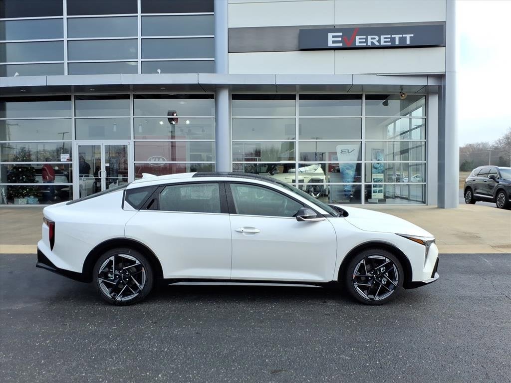 New 2025 Kia K4 GT-Line image 2