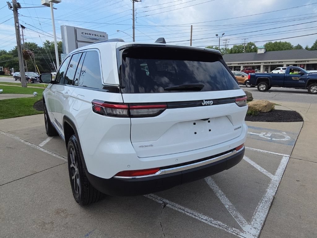 Certified 2025 Jeep Grand Cherokee Limited w/ Trailer Tow Package AWD/4WD image 12