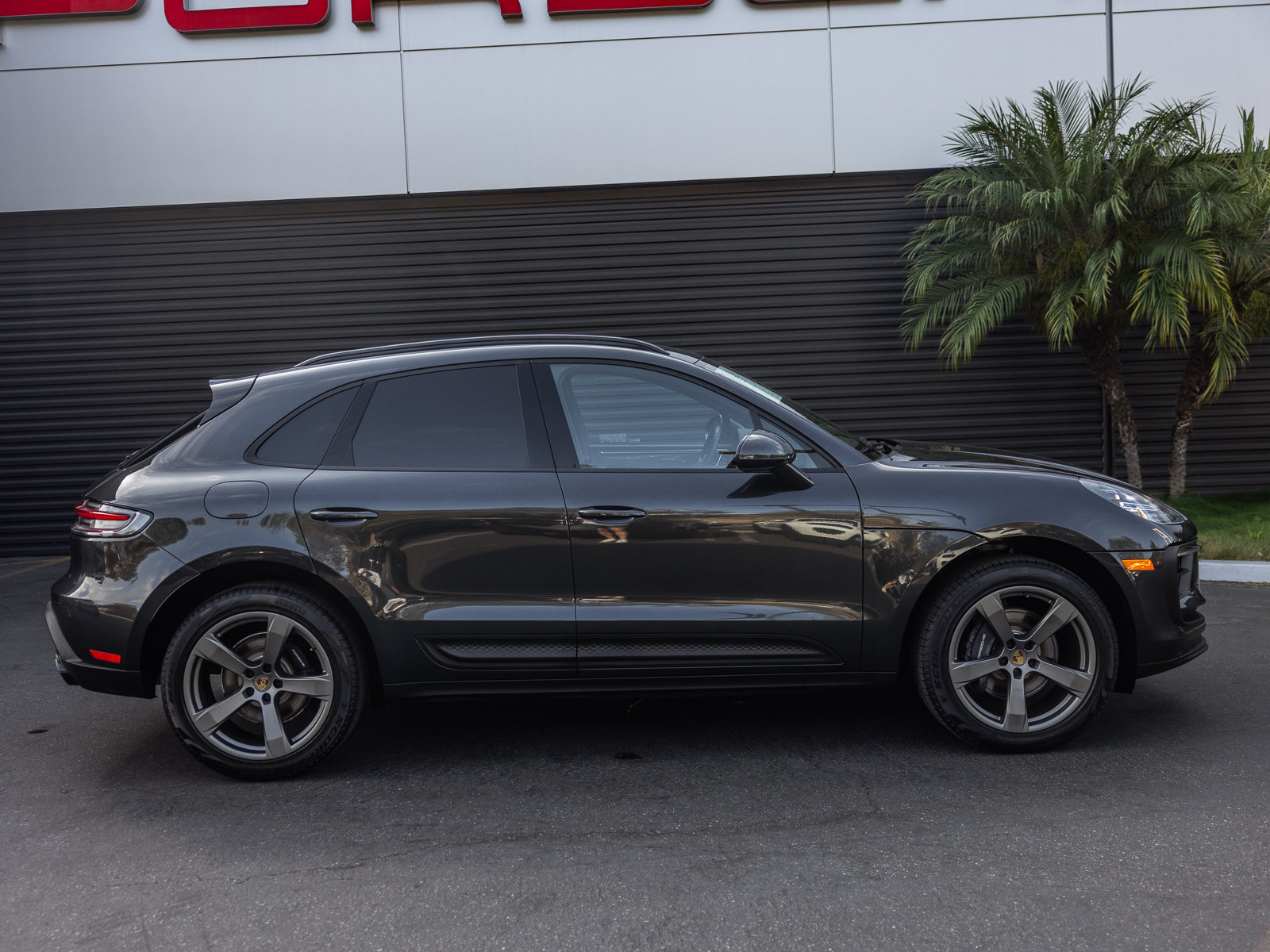 Certified 2023 Porsche Macan AWD/4WD image 10