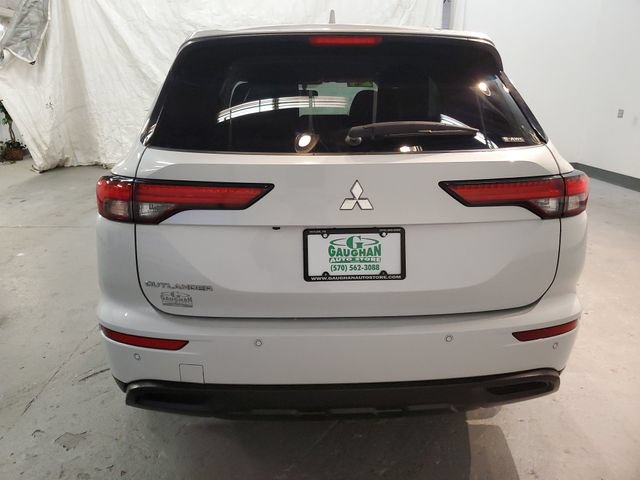 Used 2024 Mitsubishi Outlander ES AWD/4WD image 4