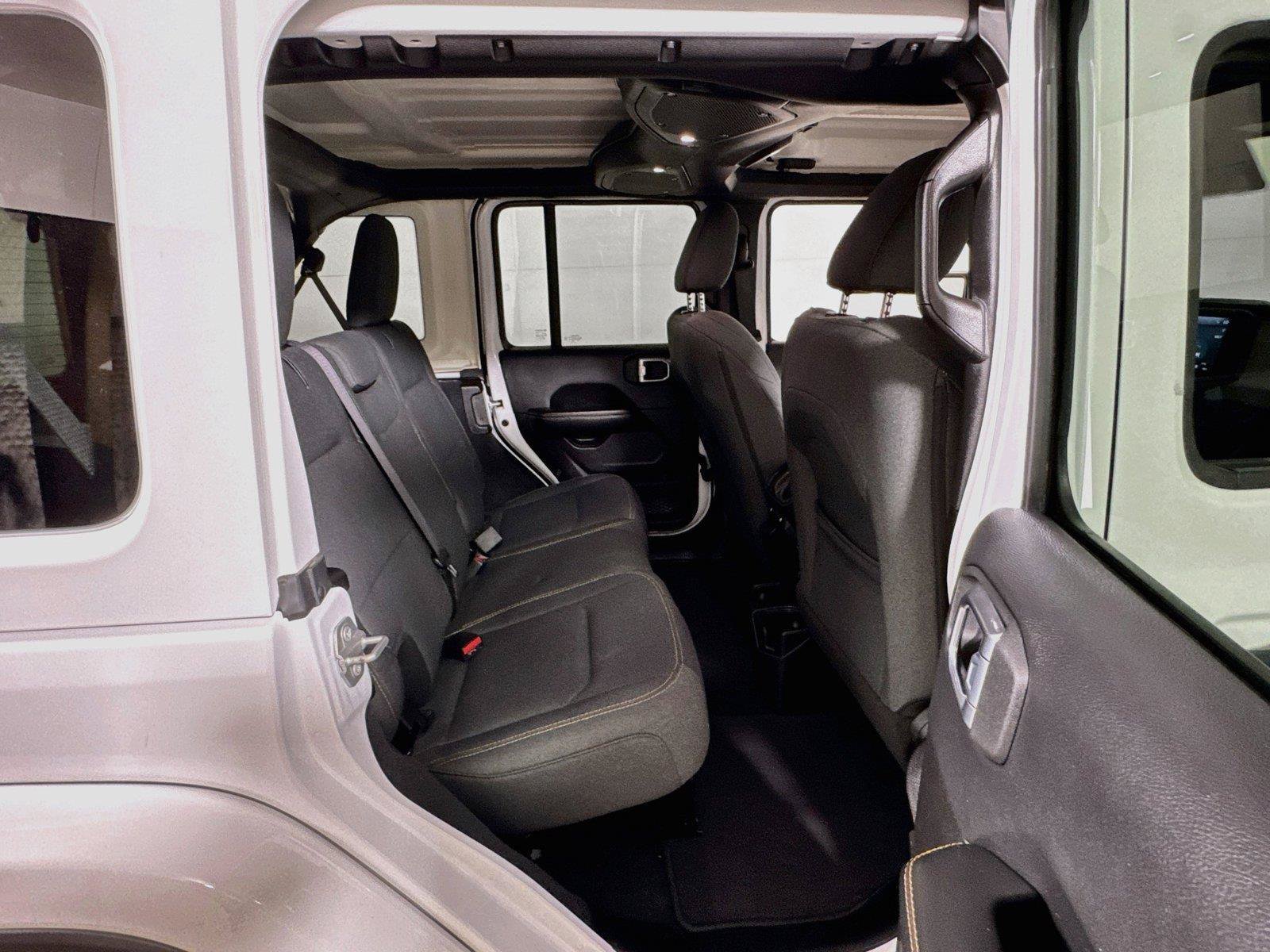 Used 2025 Jeep Wrangler Unlimited Sahara AWD/4WD image 53