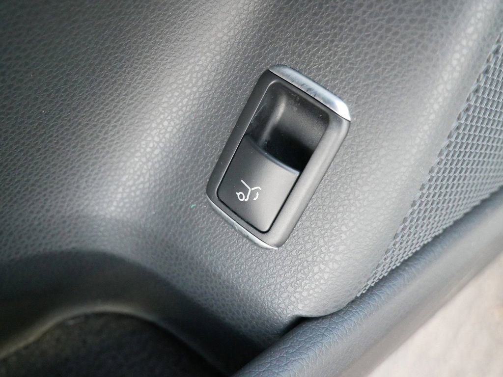 Used 2020 Mercedes-Benz GLA 250 4MATIC image 17