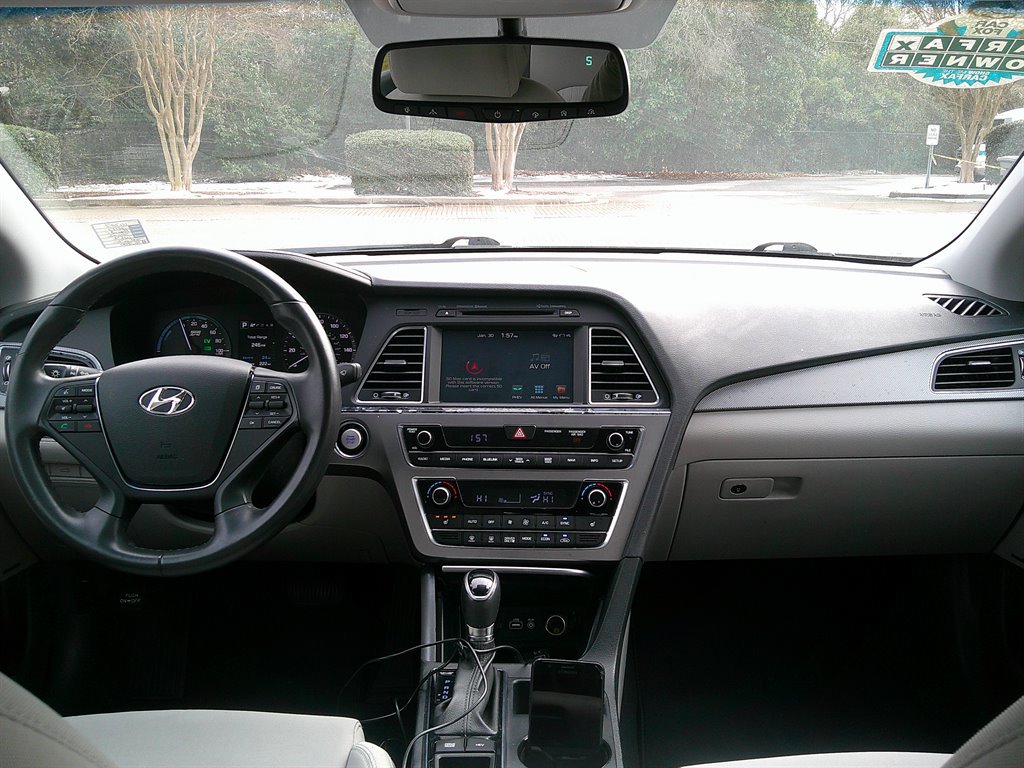 Used 2017 Hyundai Sonata Plug-In Hybrid FWD image 31