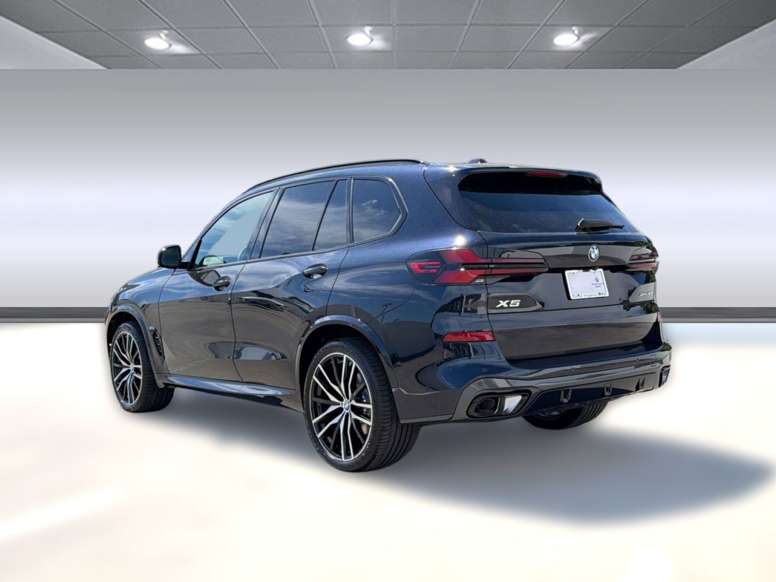 New 2026 BMW X5 xDrive40i w/ M Sport Package AWD/4WD image 3