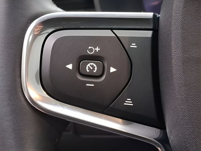 Certified 2026 Volvo XC40 B5 Plus AWD/4WD image 17