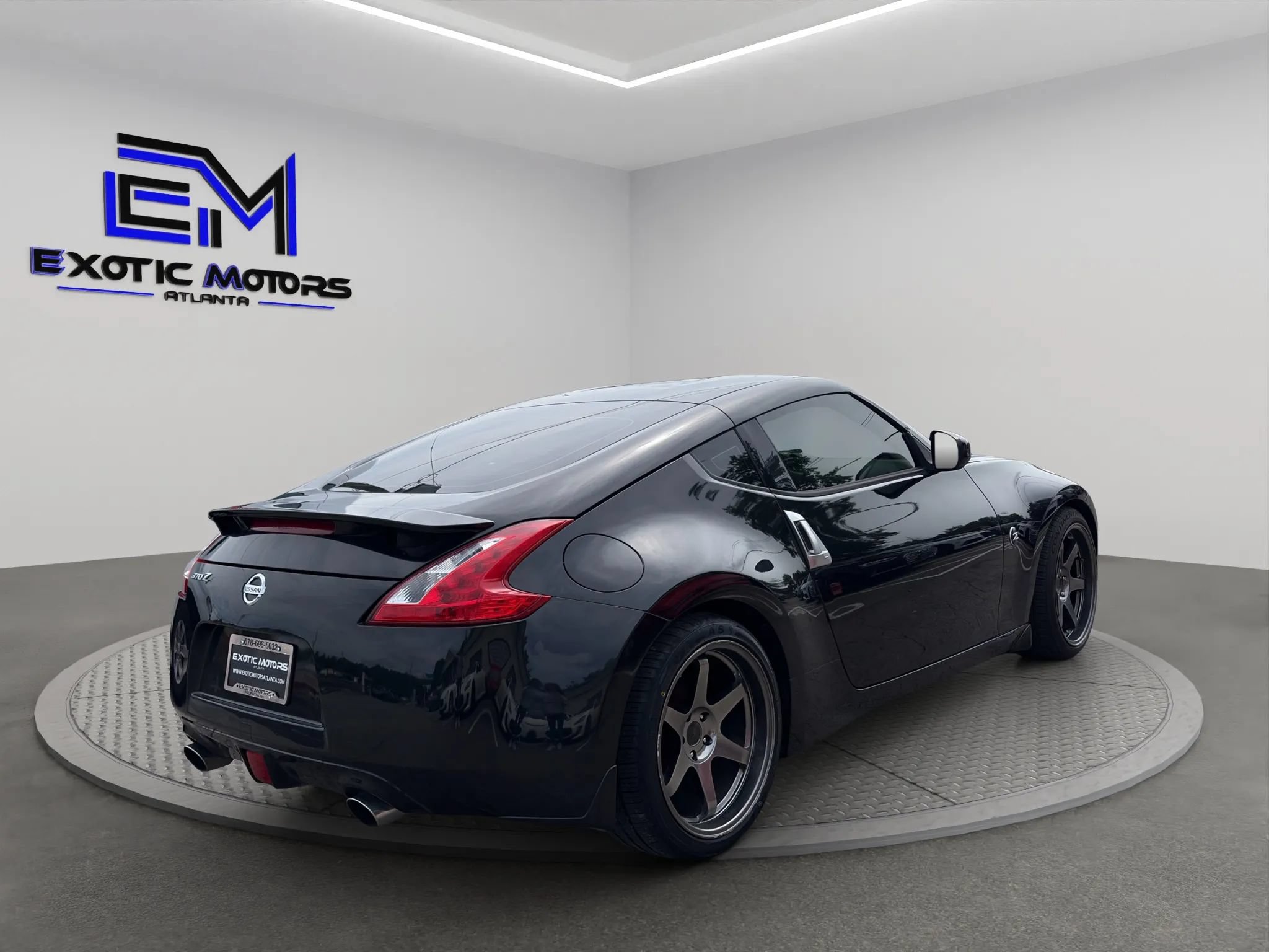Used 2017 Nissan 370Z Coupe RWD image 5