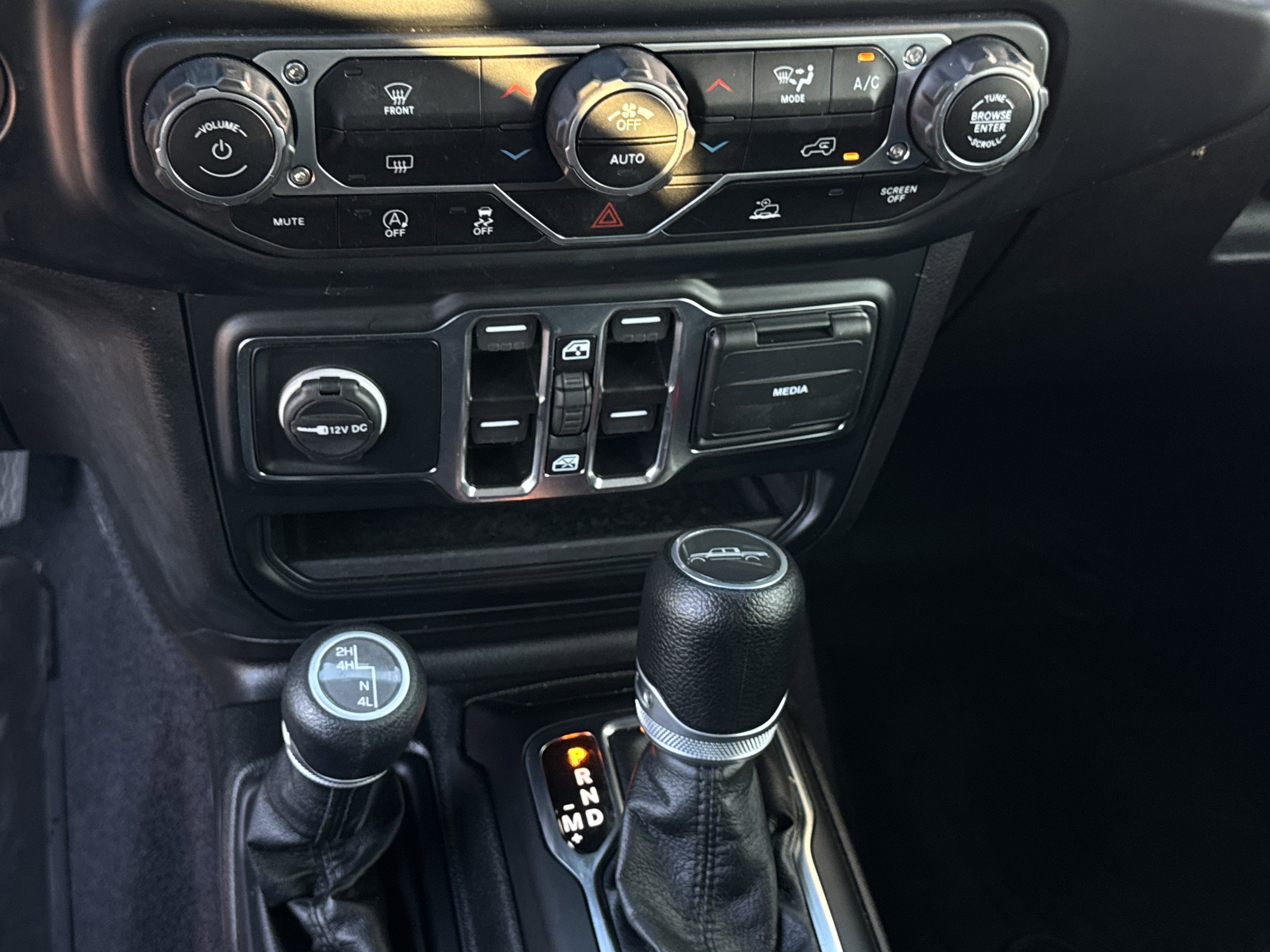 Used 2023 Jeep Gladiator Sport image 21