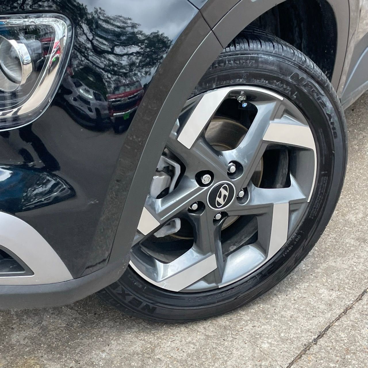 Used 2025 Hyundai Venue SEL FWD image 8