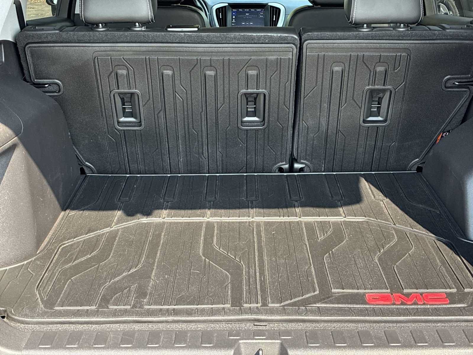Used 2022 GMC Terrain SLT w/ LPO, Floor Liner Package AWD/4WD image 21