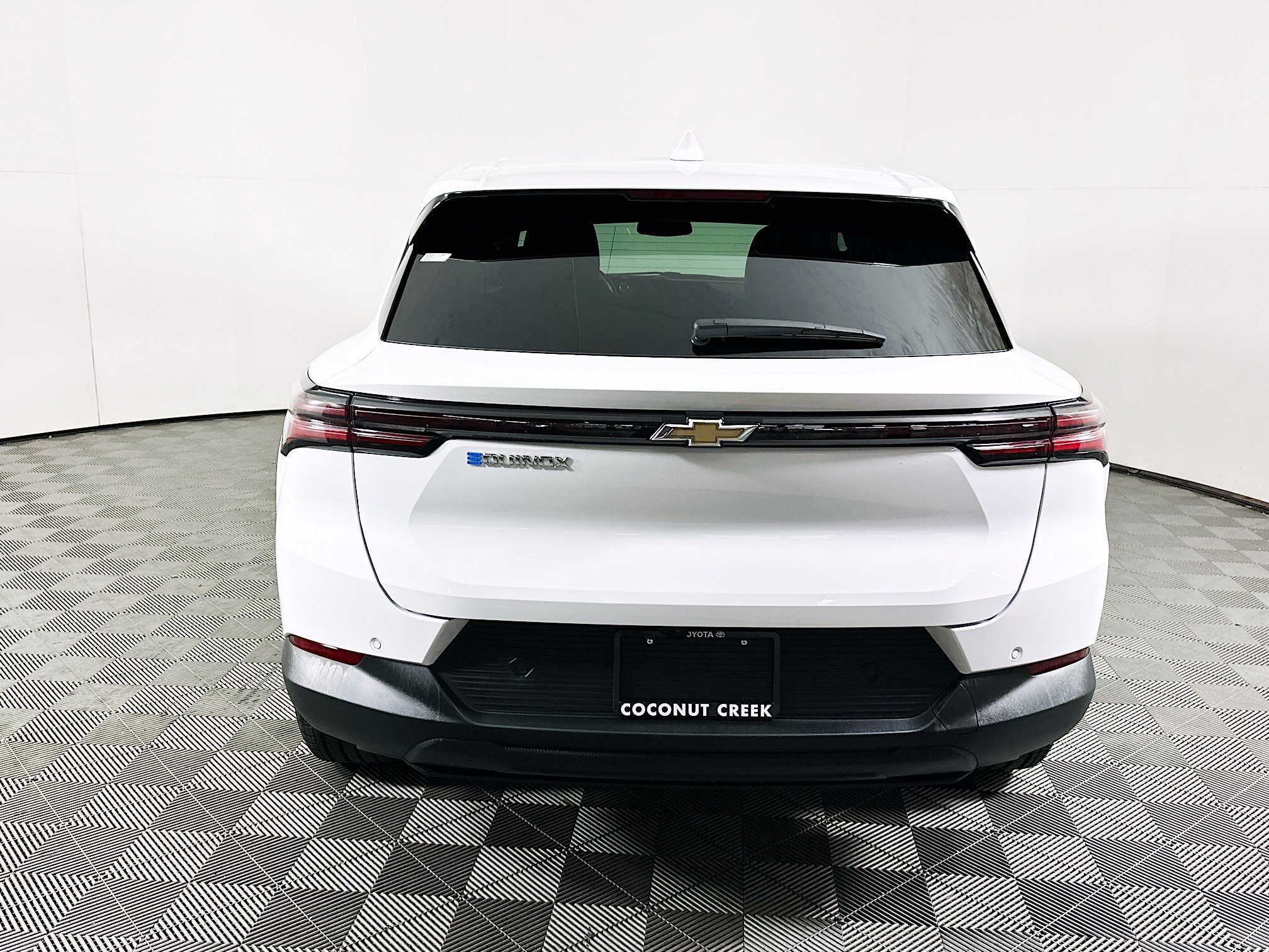 Used 2025 Chevrolet Equinox EV LT image 4