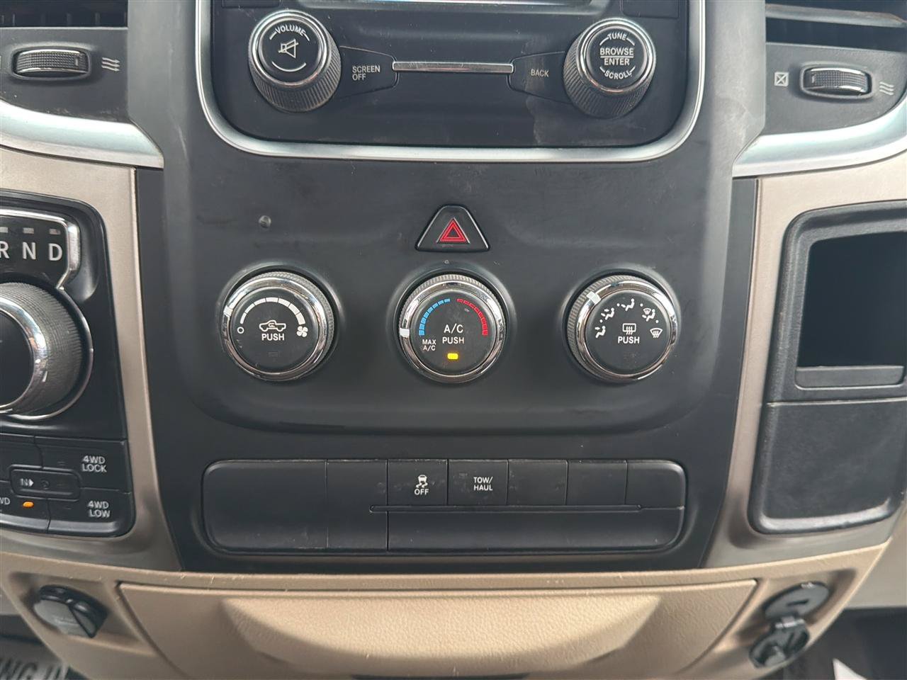 Used 2014 RAM 1500 Classic SLT AWD/4WD image 20