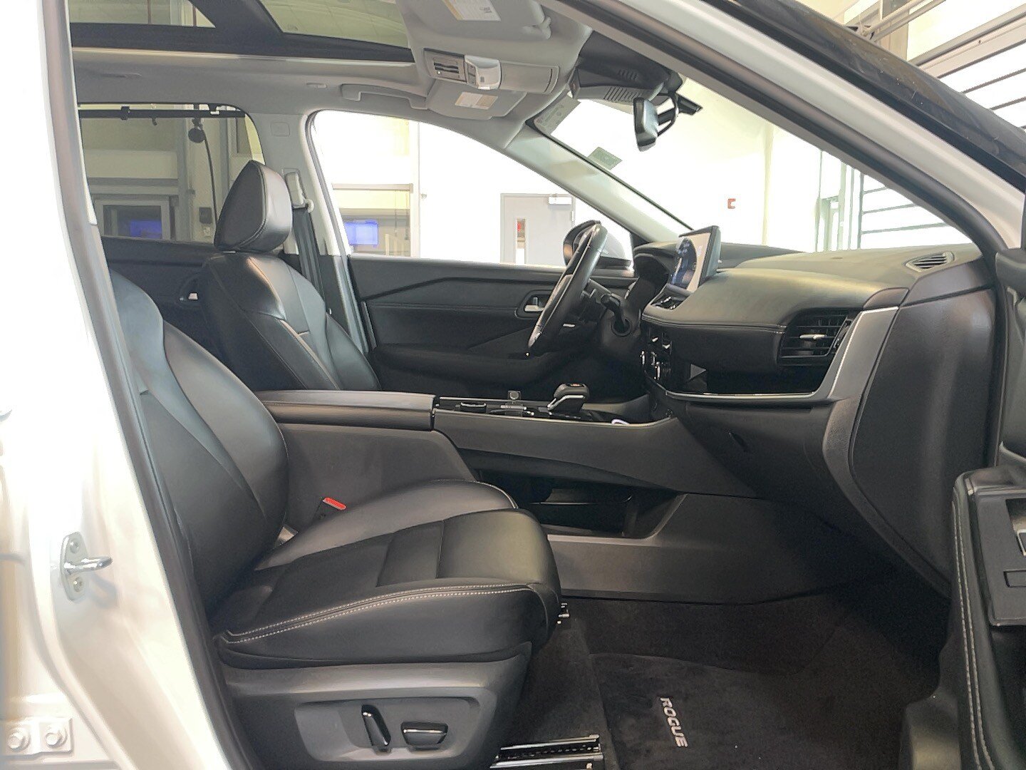Used 2024 Nissan Rogue SL w/ SL Premium Package AWD/4WD image 21