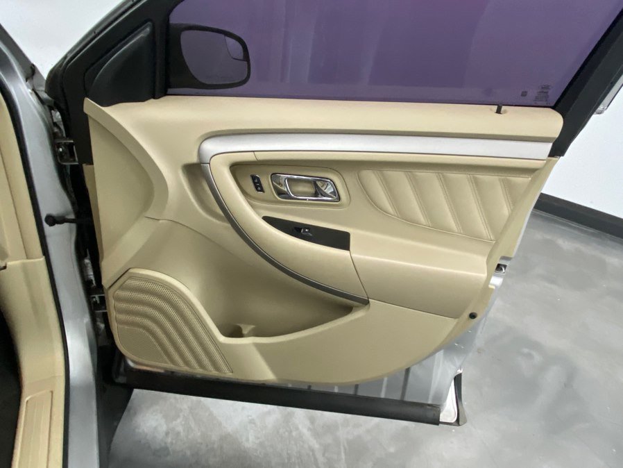 Used 2013 Ford Taurus SE image 40