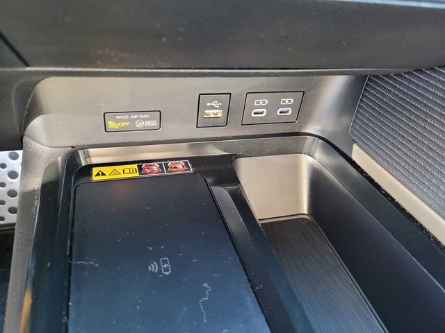 Used 2025 Toyota Camry SE w/ Convenience Package image 21