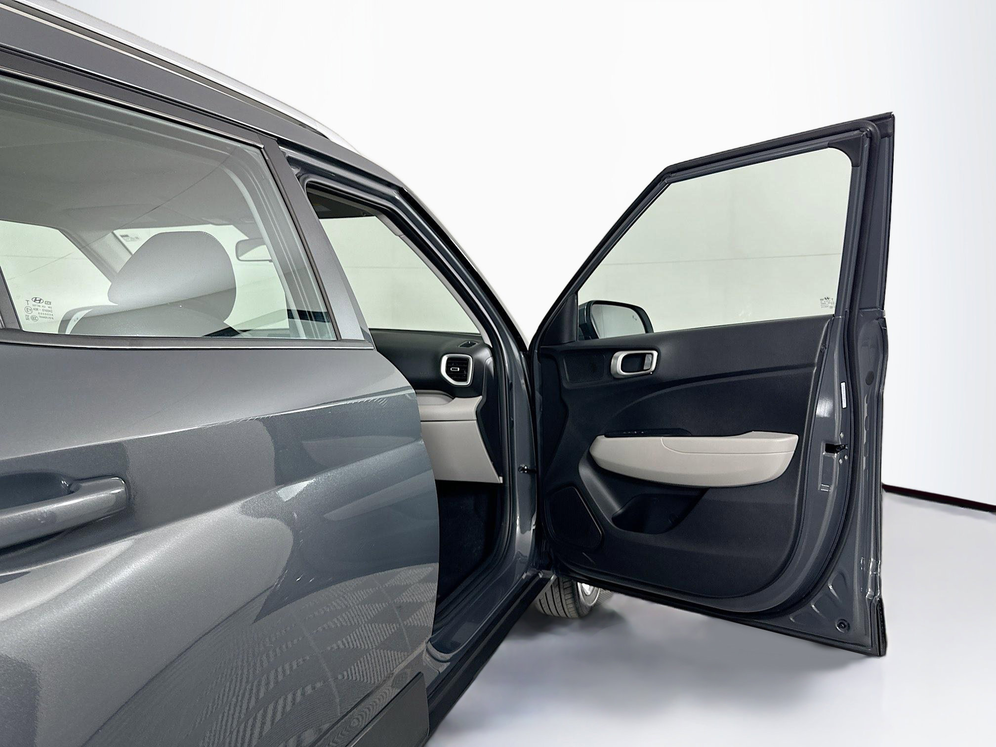 Used 2025 Hyundai Venue SEL image 31