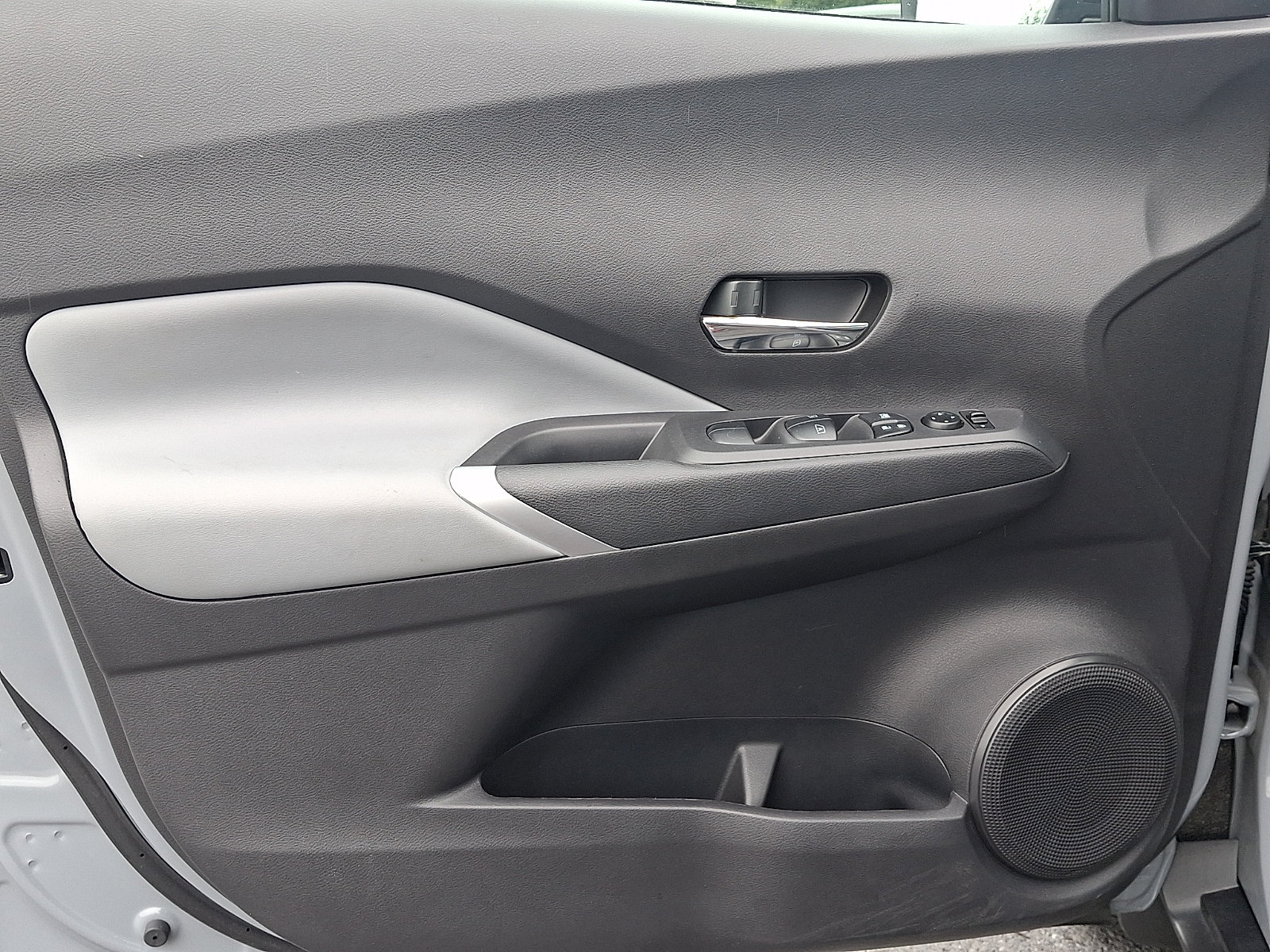 Certified 2024 Nissan Kicks SR w/ SR Premium Package FWD image 12