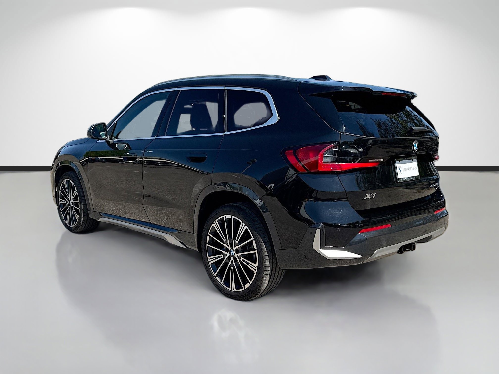 Used 2025 BMW X1 xDrive28i w/ Convenience Package image 5