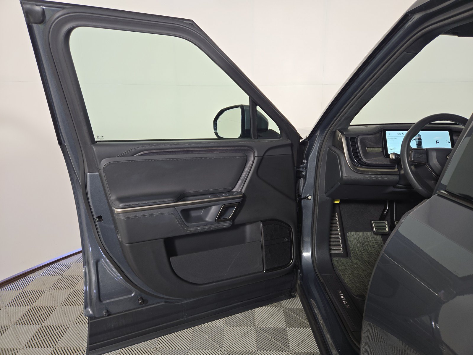 Used 2024 Rivian R1T Adventure AWD/4WD image 16